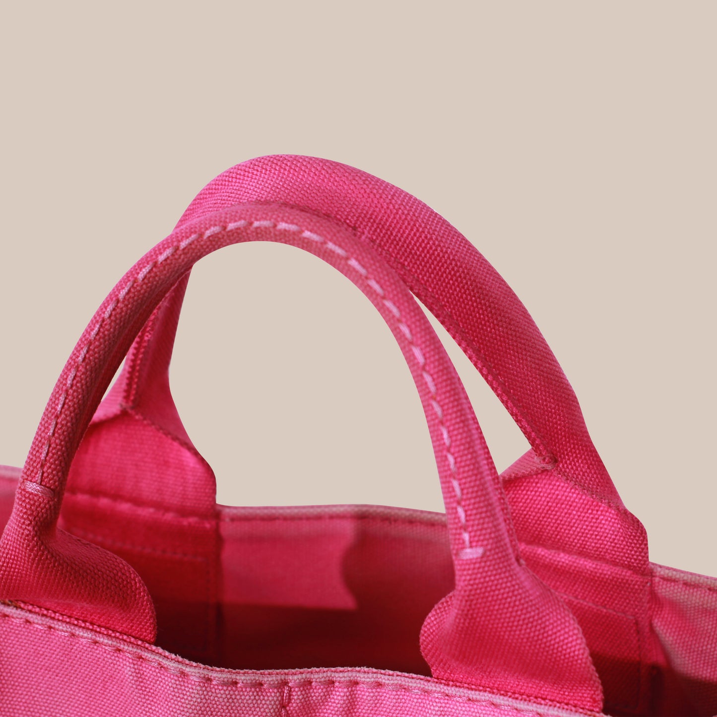 Prada Canapa