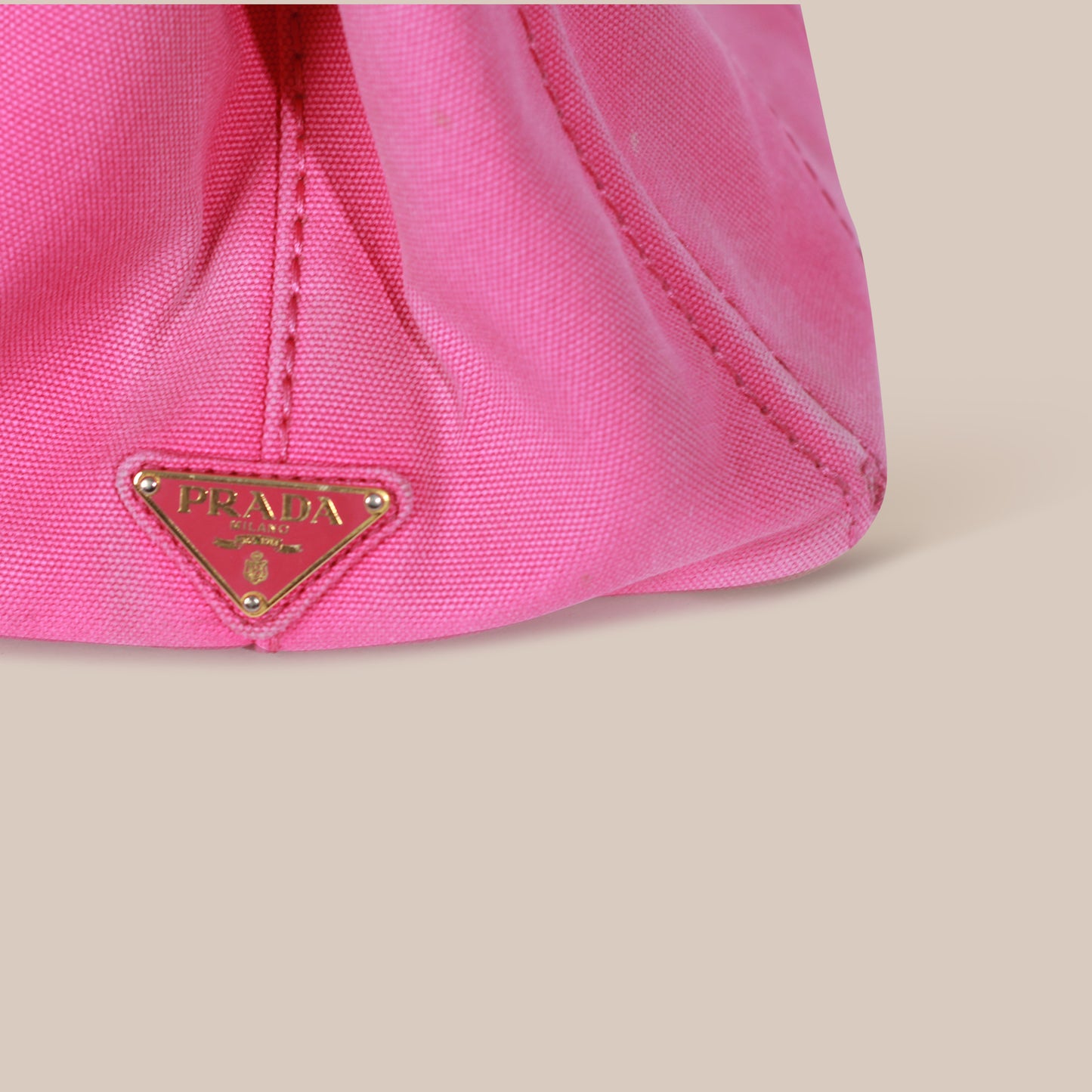 Prada Canapa