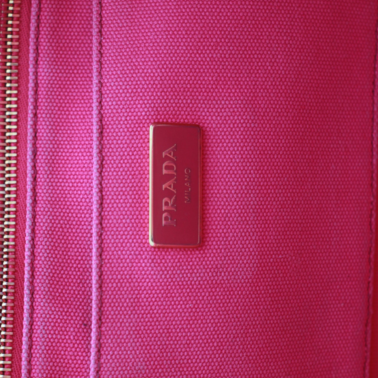 Prada Canapa