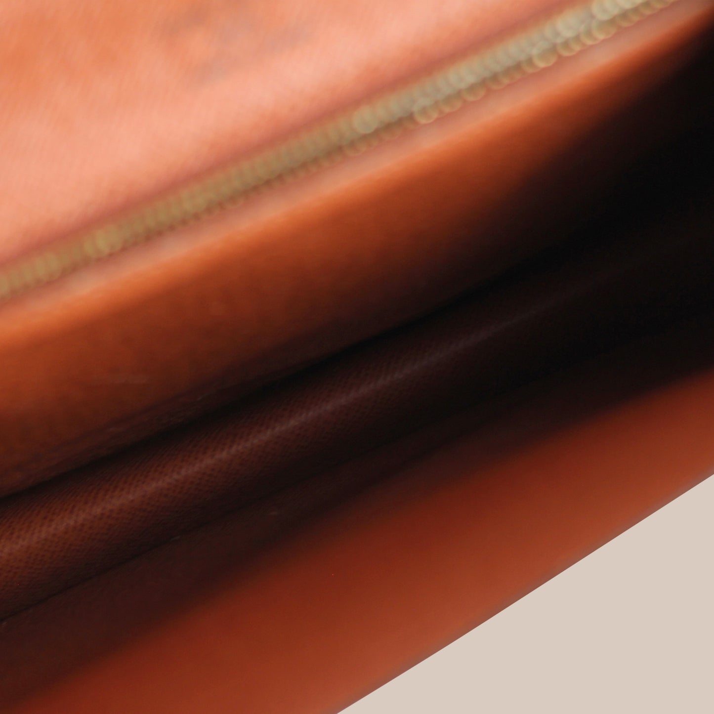 Louis Vuitton Monceau 26
