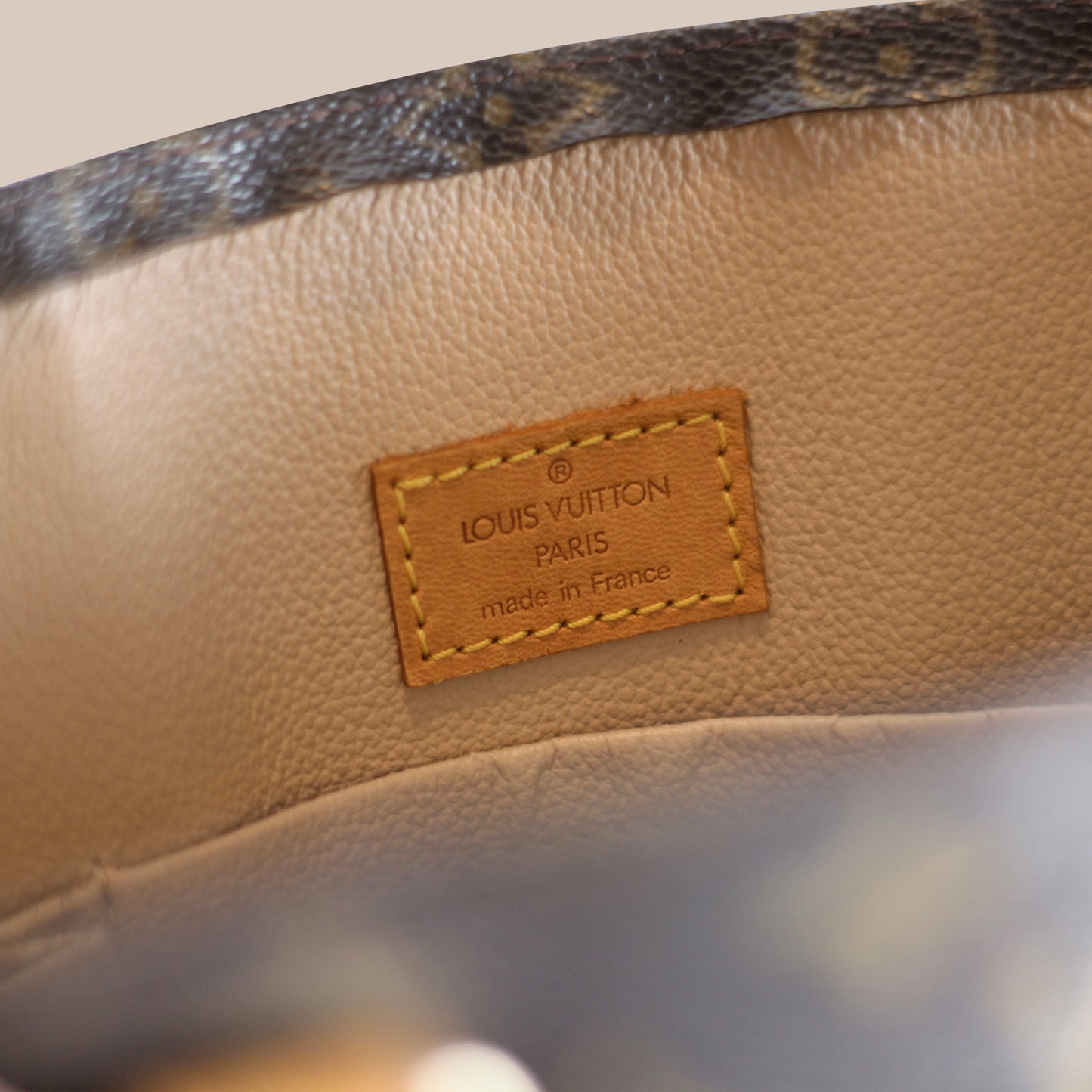 Louis Vuitton Sac Plat
