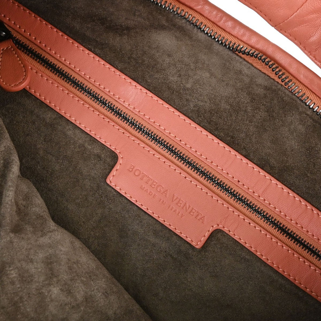 Bottega Veneta Hobo Intrecciato in Pelle di Agnello Intrecciato Rosa Vintage