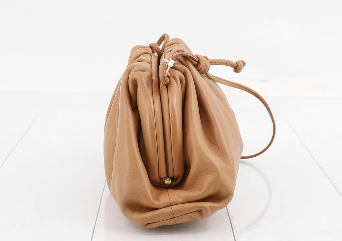 Bottega Veneta The Mini Pouch in Pelle di Vitello Caramello Vintage