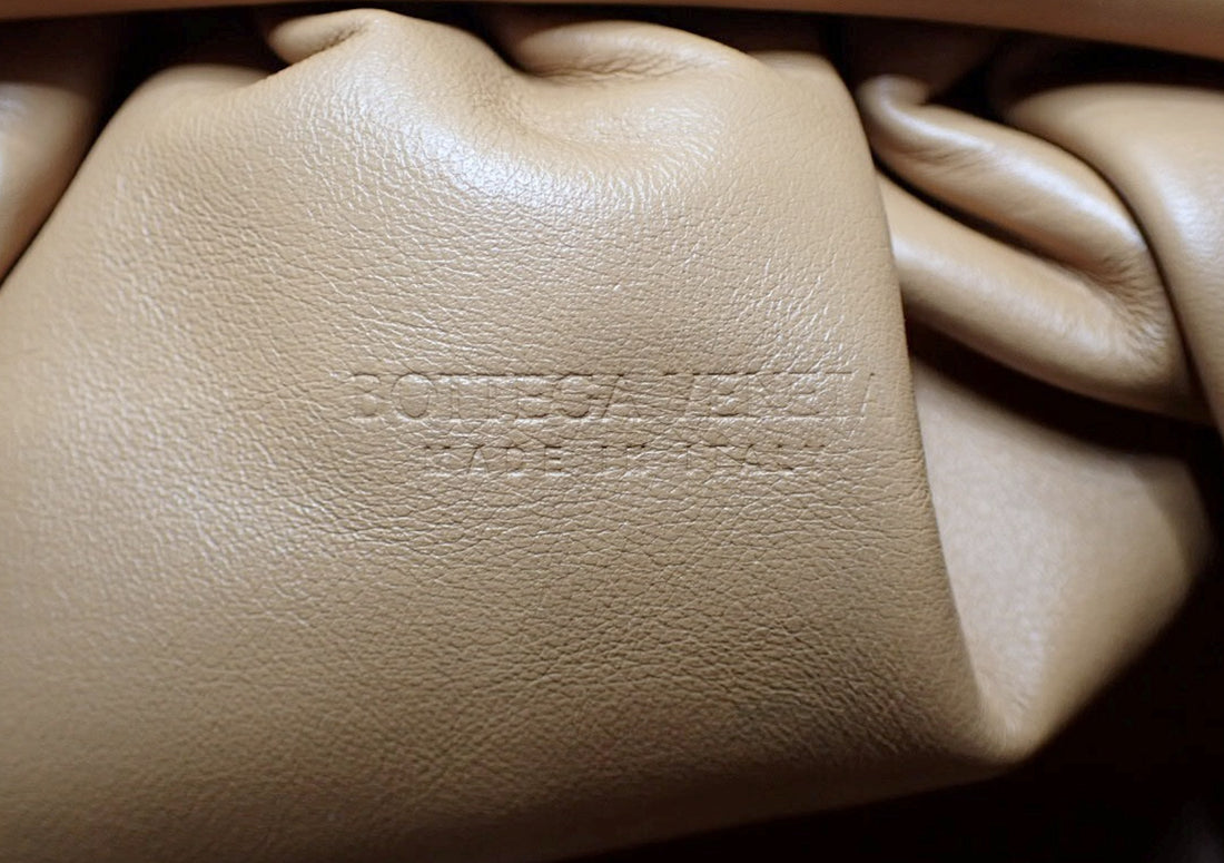 Bottega Veneta The Mini Pouch in Pelle di Vitello Caramello Vintage