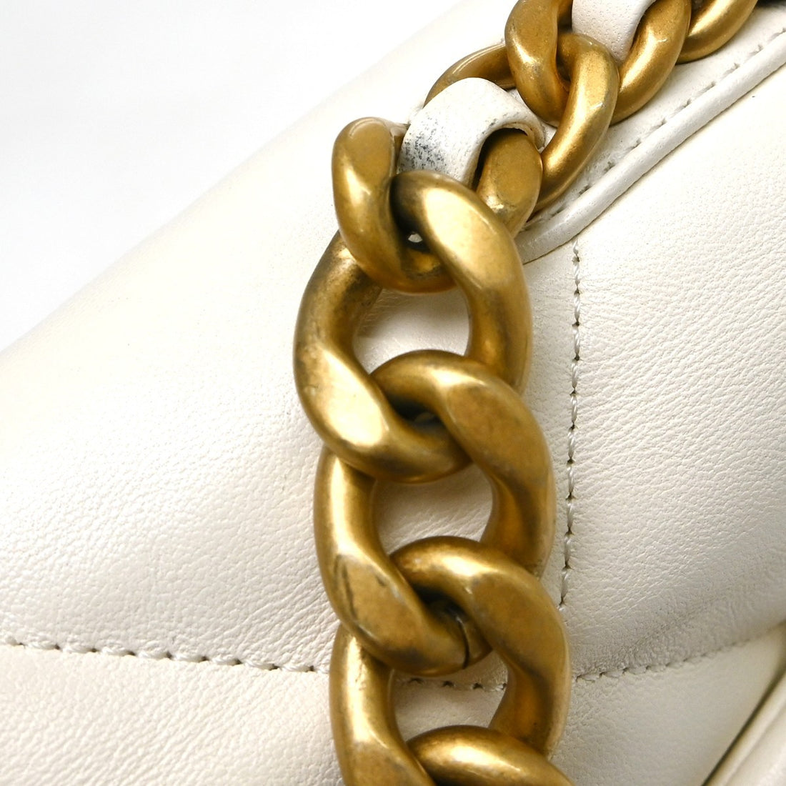Chanel 19 in Pelle Beige Vintage