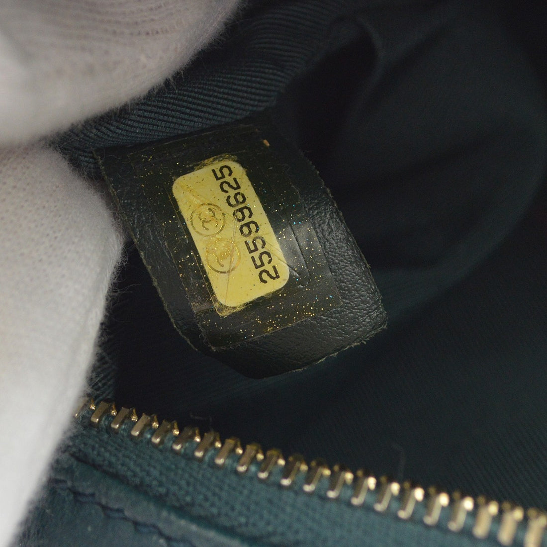 Chanel Banane in Pelle di Vitello Verde Vintage