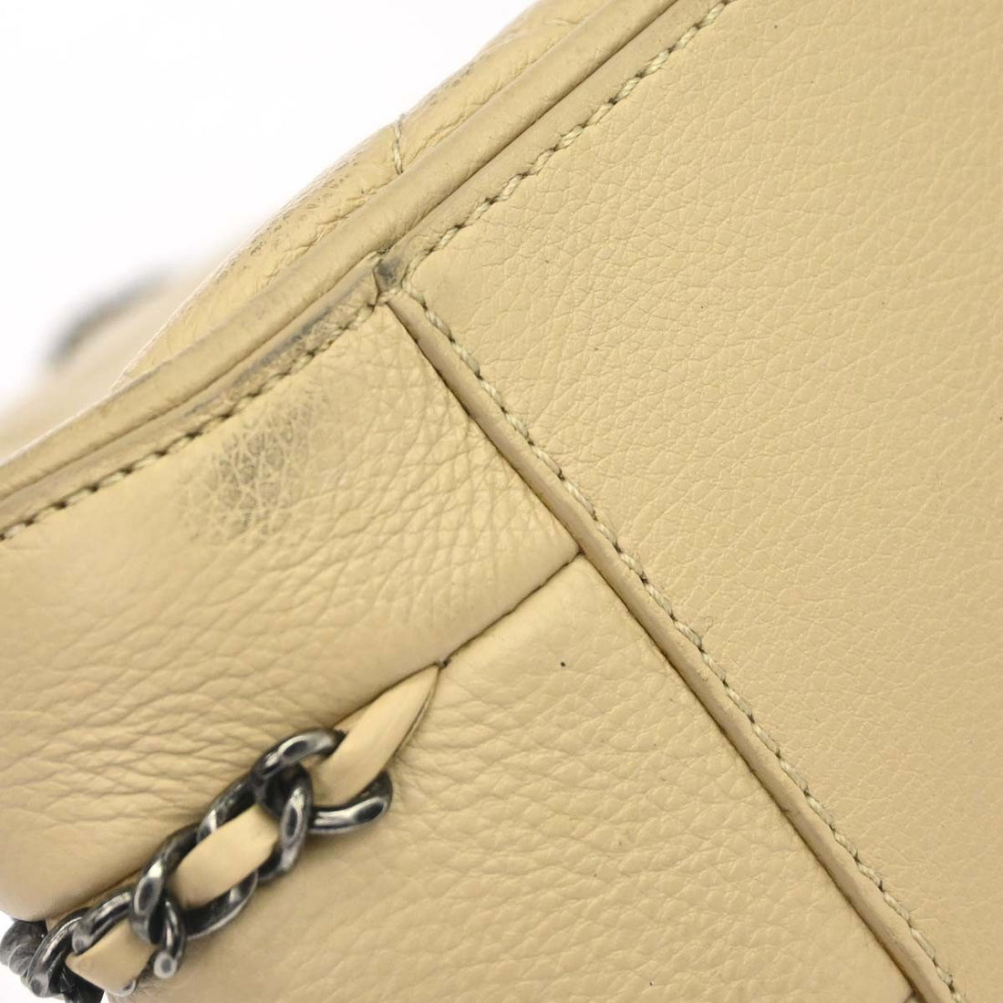 Chanel Borsa a Mano con Catena in Pelle Caviar Beige Vintage