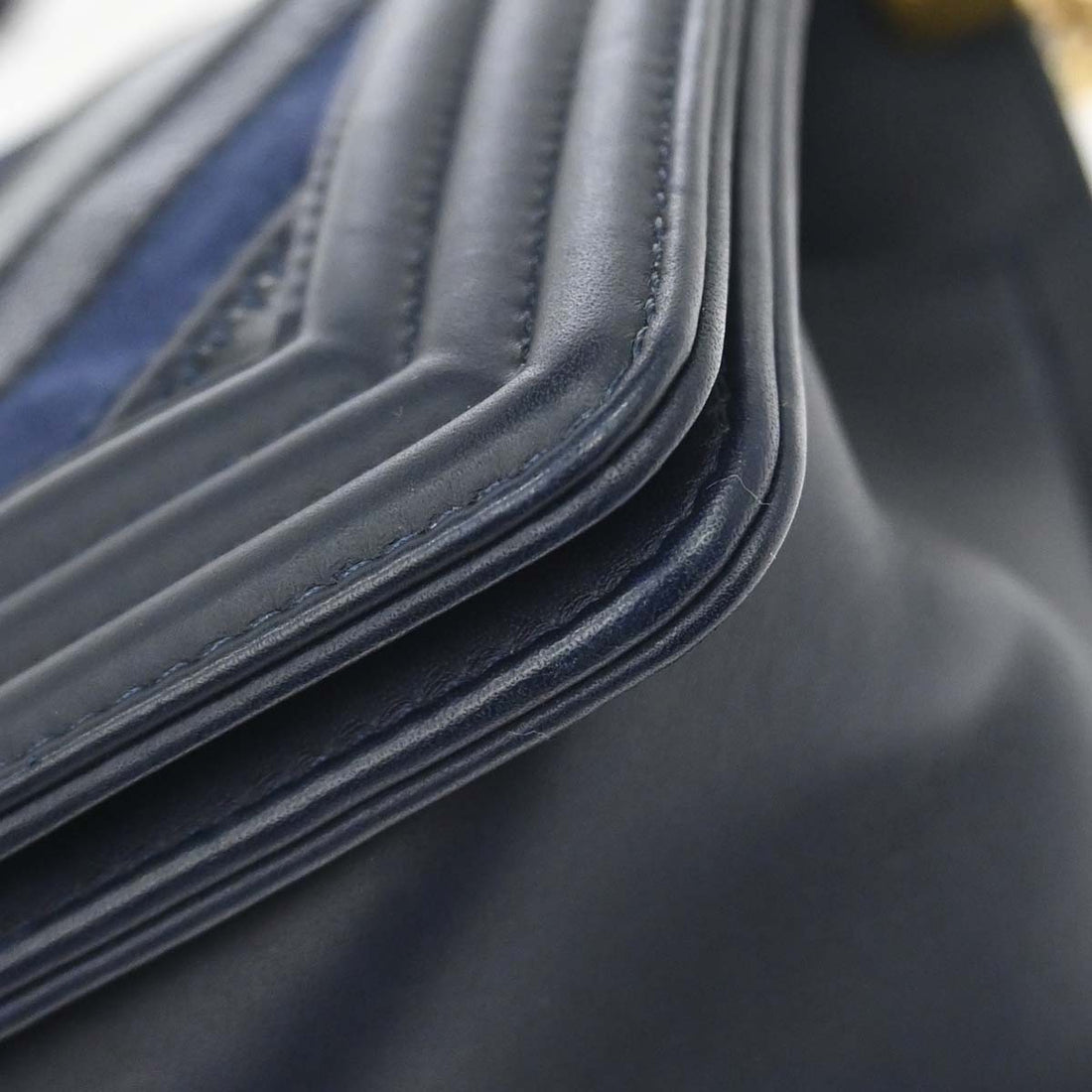 Chanel Boy Medium a Spalla in Pelle di Vitello Nera e Blu Vintage