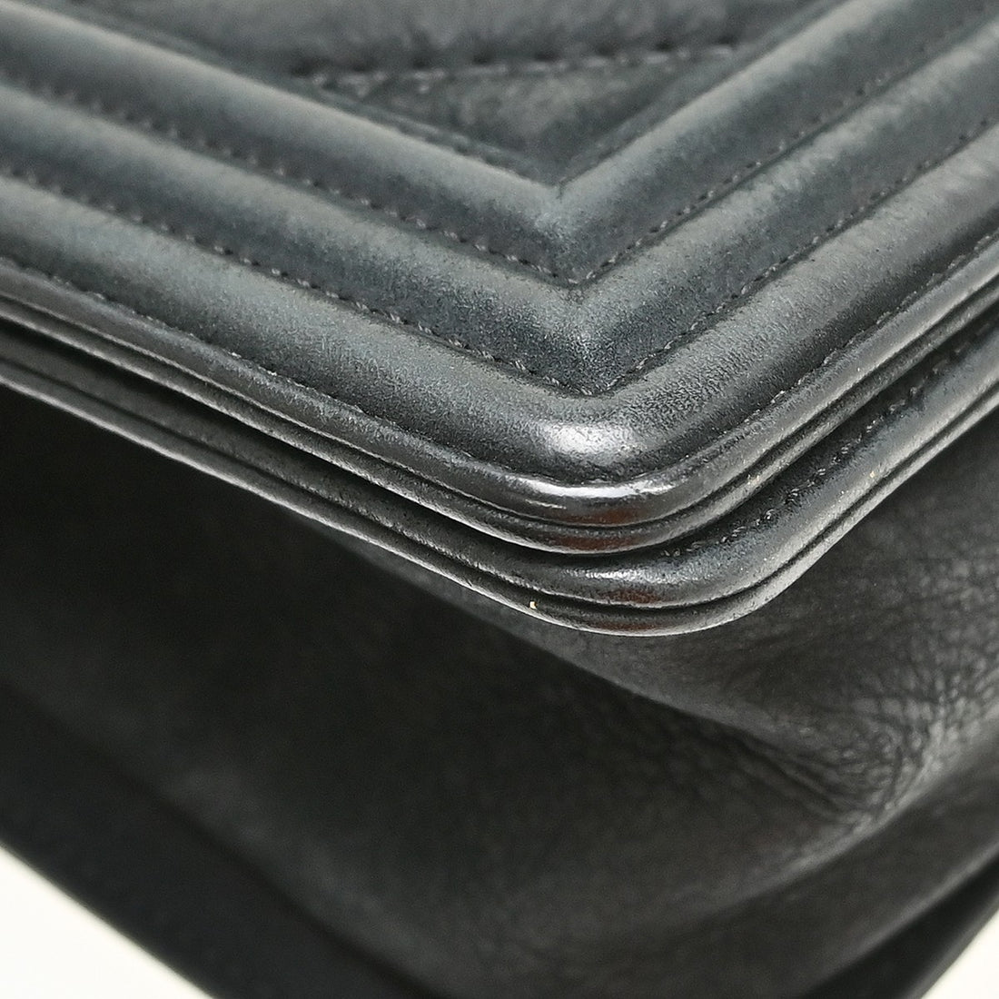 Chanel Boy Medium Chevron in Pelle di Agnello Nero Vintage