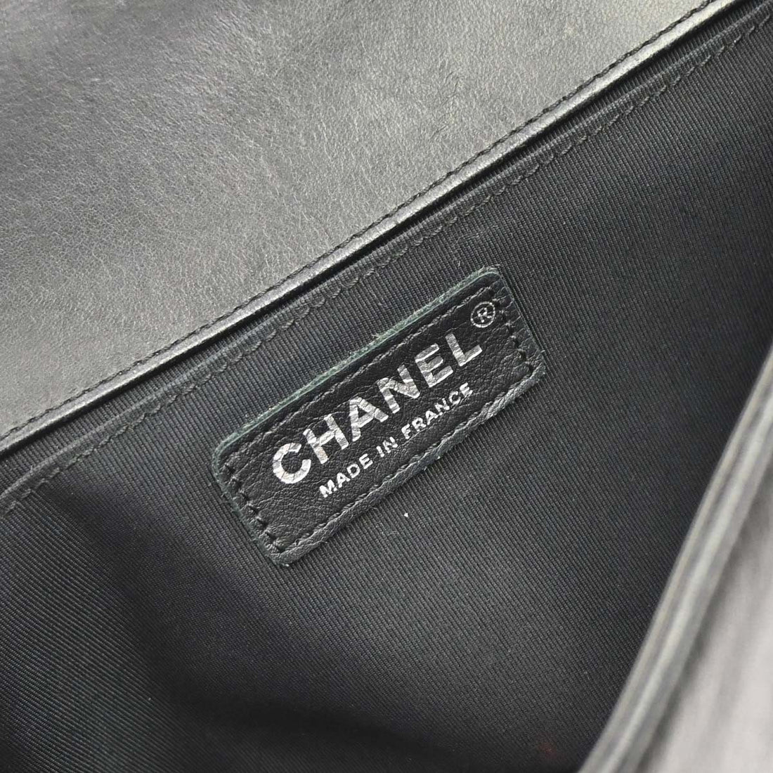 Chanel Boy Medium in Pelle di Agnello Nera Vintage