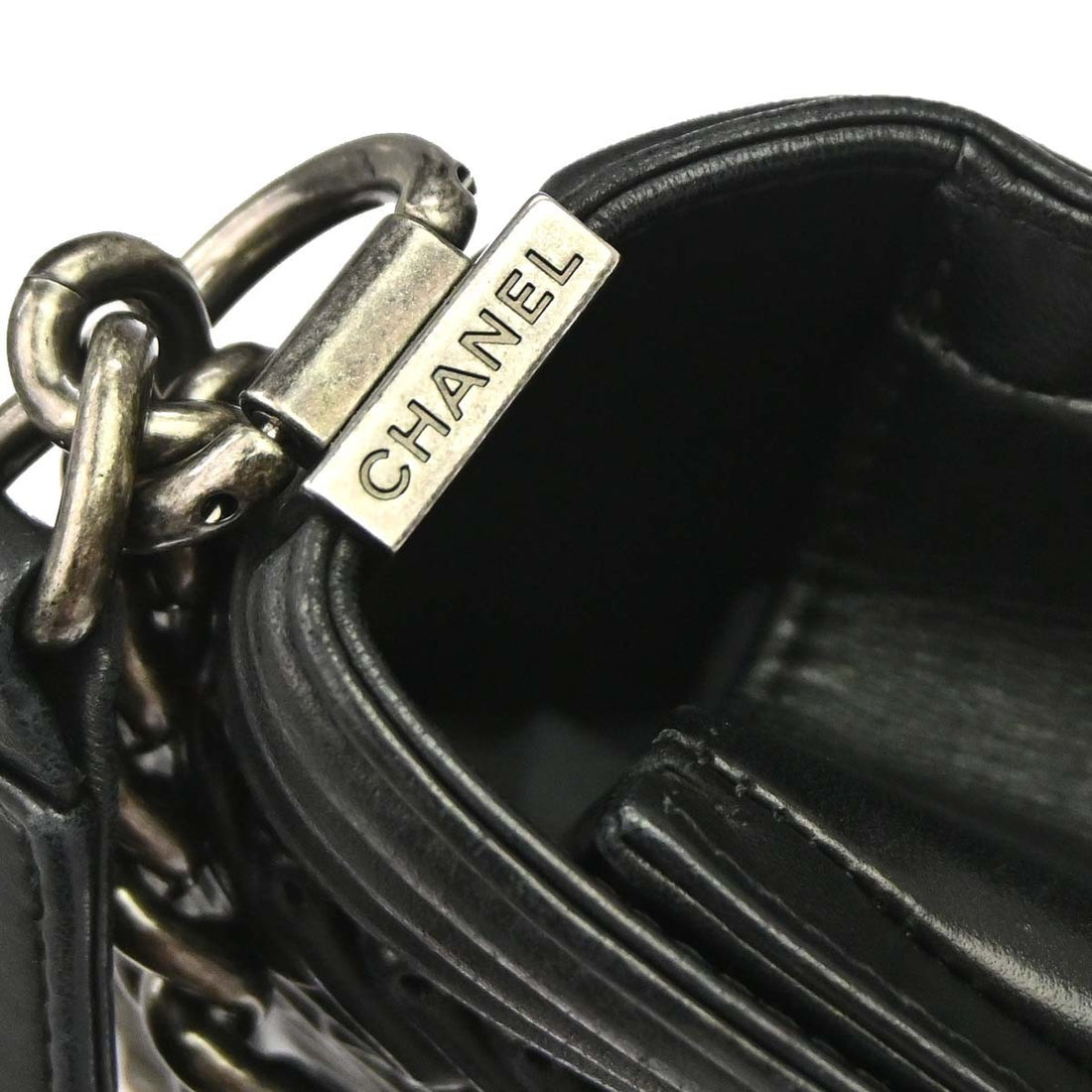 Chanel Boy Medium in Pelle di Agnello Nera Vintage