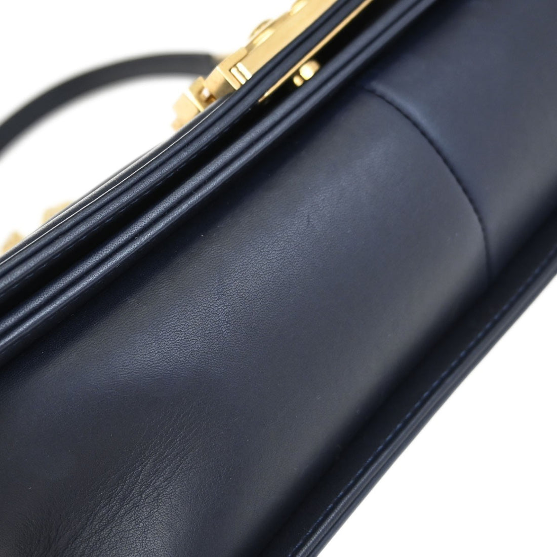 Chanel Boy Medium in Pelle di Vitello Nero e Blu Navy Vintage