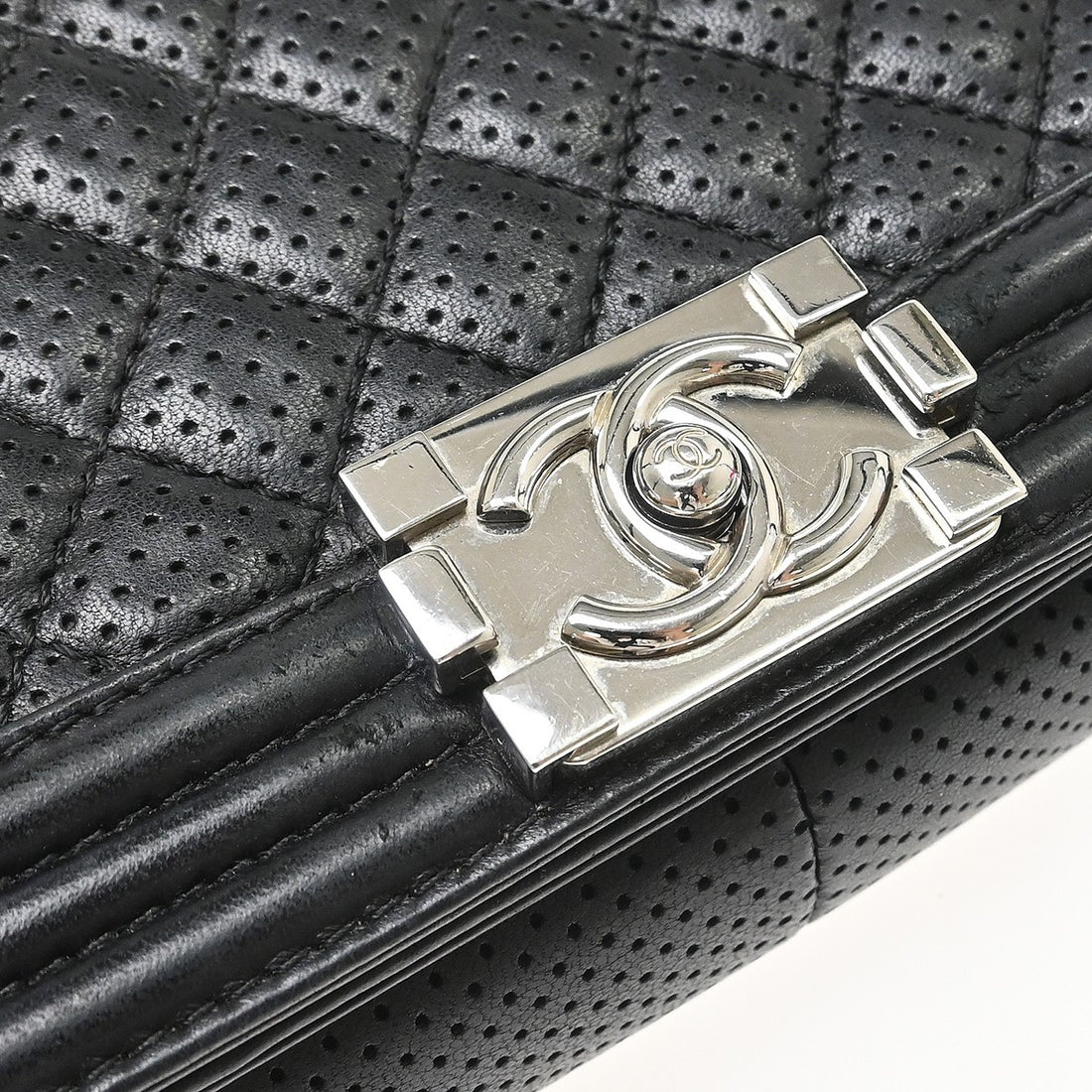 Chanel Boy Medium in Pelle di Agnello Nero Vintage