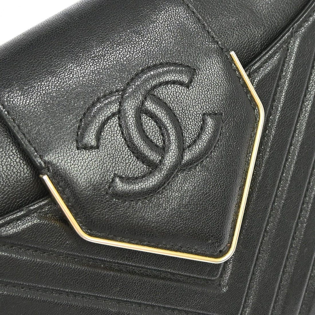 Chanel Chevron Collar and Tie Flap in Pelle di Agnello Nero Vintage