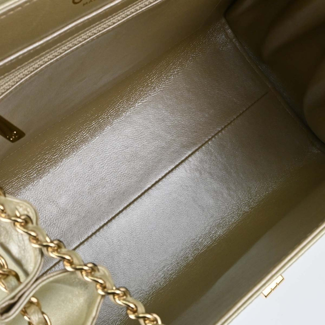 Chanel Choco Bar Mademoiselle Lock in Pelle di Agnello Oro Vintage