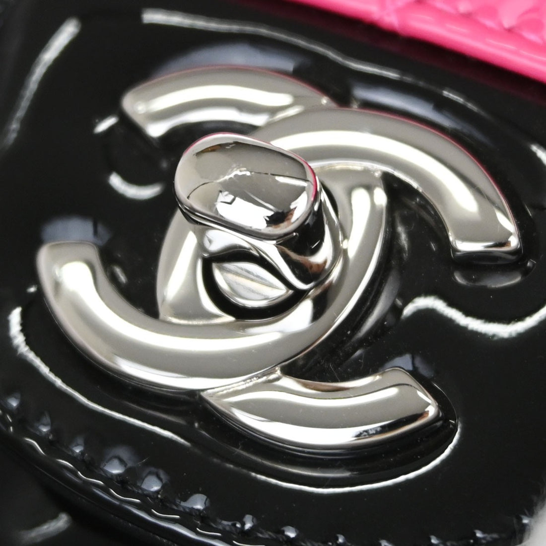 Chanel Classic Double Flap Medium in Pelle Verniciata Nera e Rosa Vintage