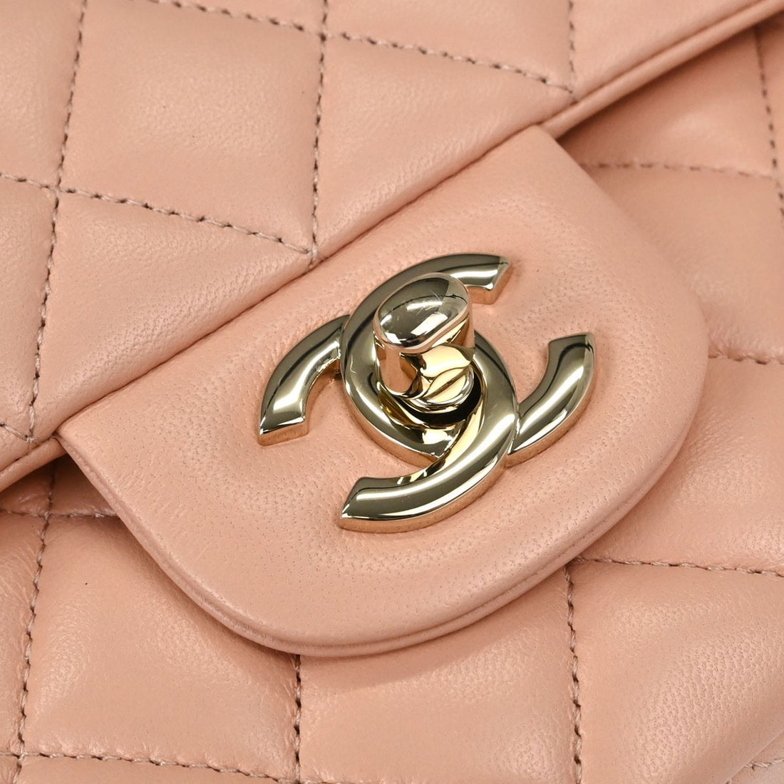 Chanel Classic Double Flap Medium in Pelle di Agnello Rosa Vintage
