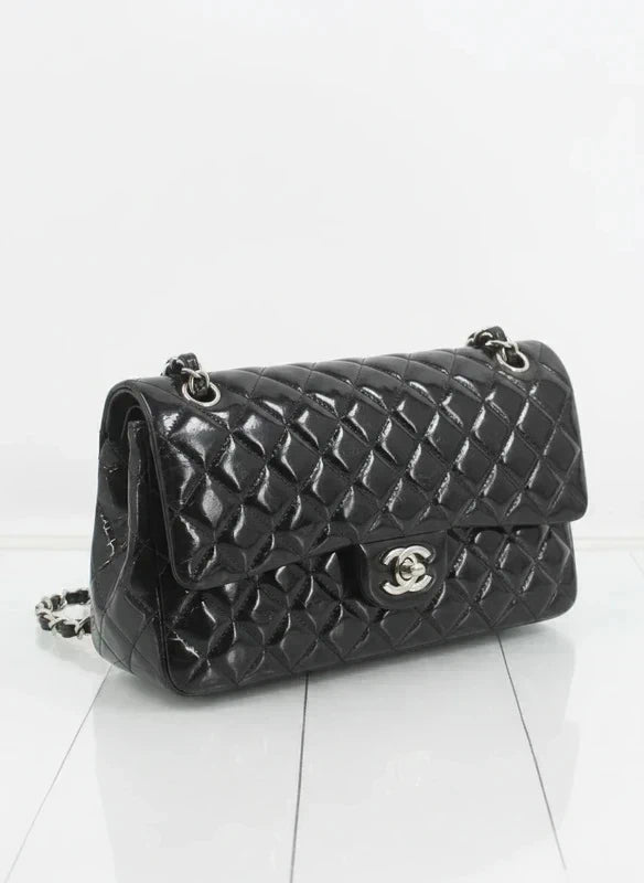 Chanel Timeless Classic Flap Medium in Pelle Verniciata Nera Vintage
