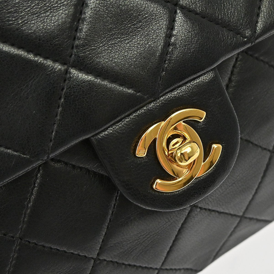 Chanel Classic Square Flap 20 in Pelle di Agnello Nero Vintage