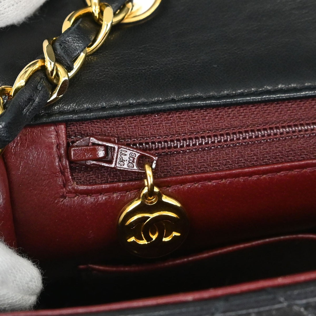 Chanel Classic Square Flap 20 in Pelle di Agnello Nera Vintage