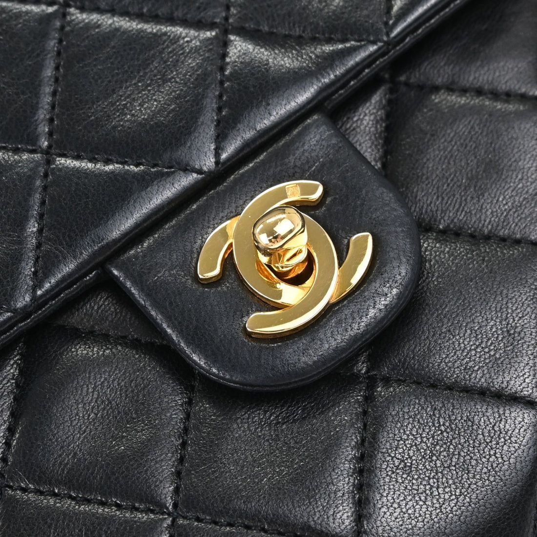 Chanel Classic Square Flap 20 in Pelle di Agnello Nera Vintage