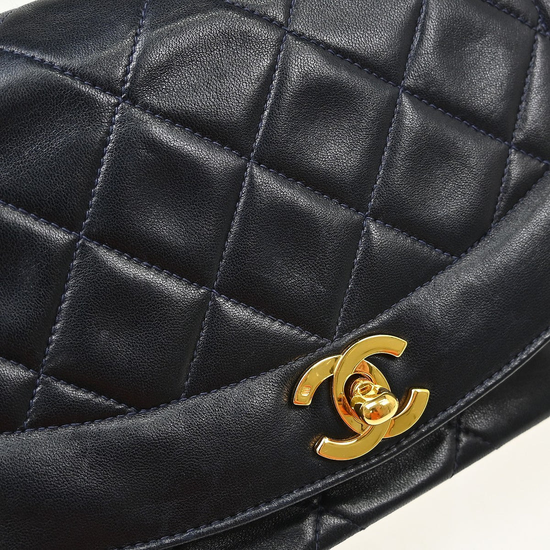 Chanel Diana Small in Pelle di Agnello Blu Navy Vintage