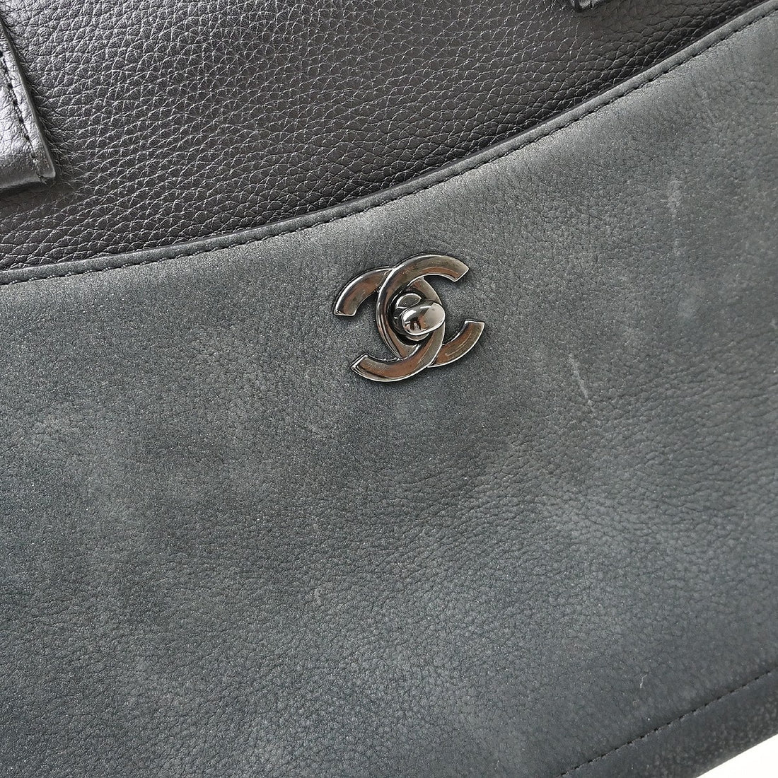 Chanel Executive Cerf Tote in Pelle di Vitello e Camoscio Nero Vintage