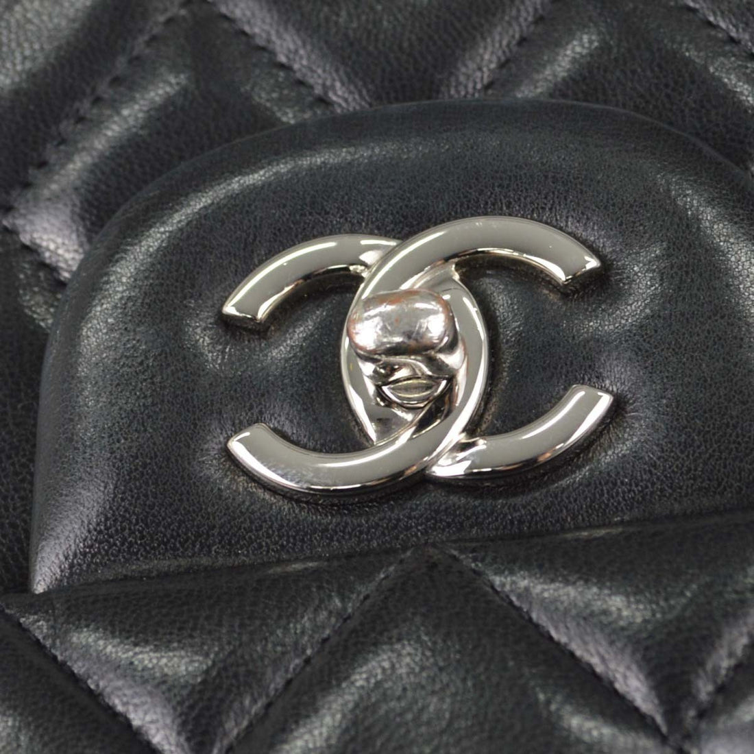 Chanel Jumbo Classic Flap in Pelle di Agnello Nero Vintage