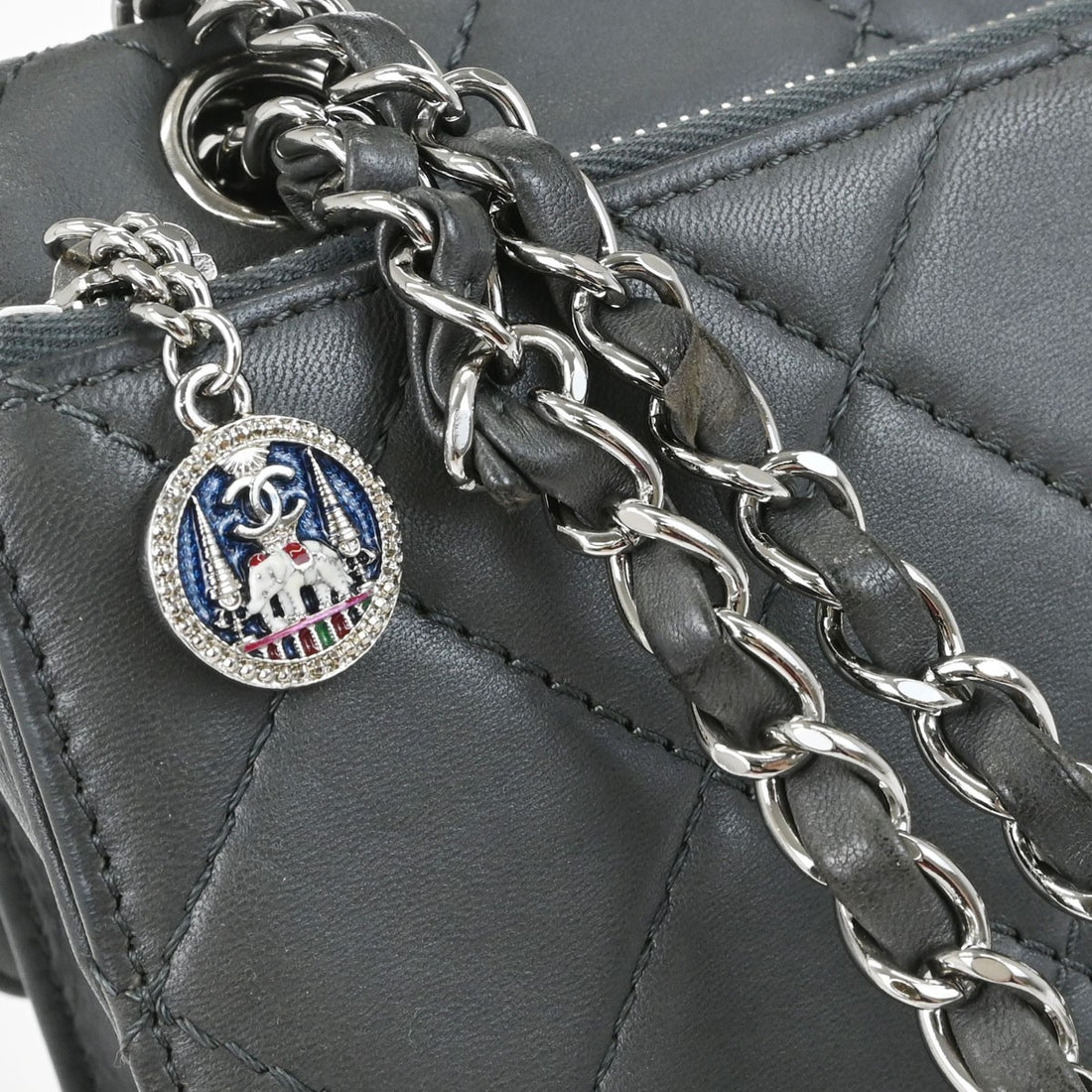 Chanel Mademoiselle Lock Reissue Flap in Pelle di Agnello Grigio Vintage
