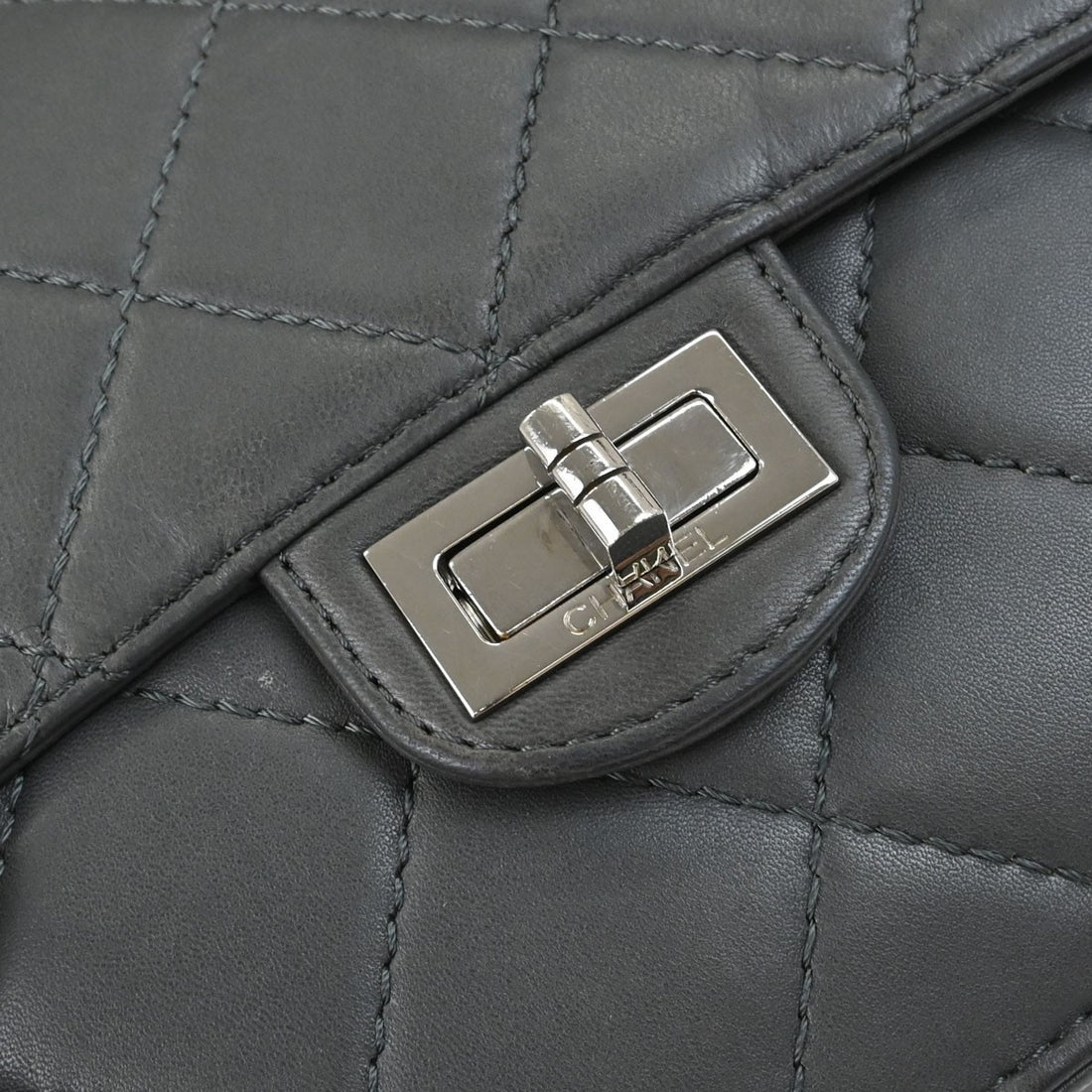 Chanel Mademoiselle Lock Reissue Flap in Pelle di Agnello Grigio Vintage