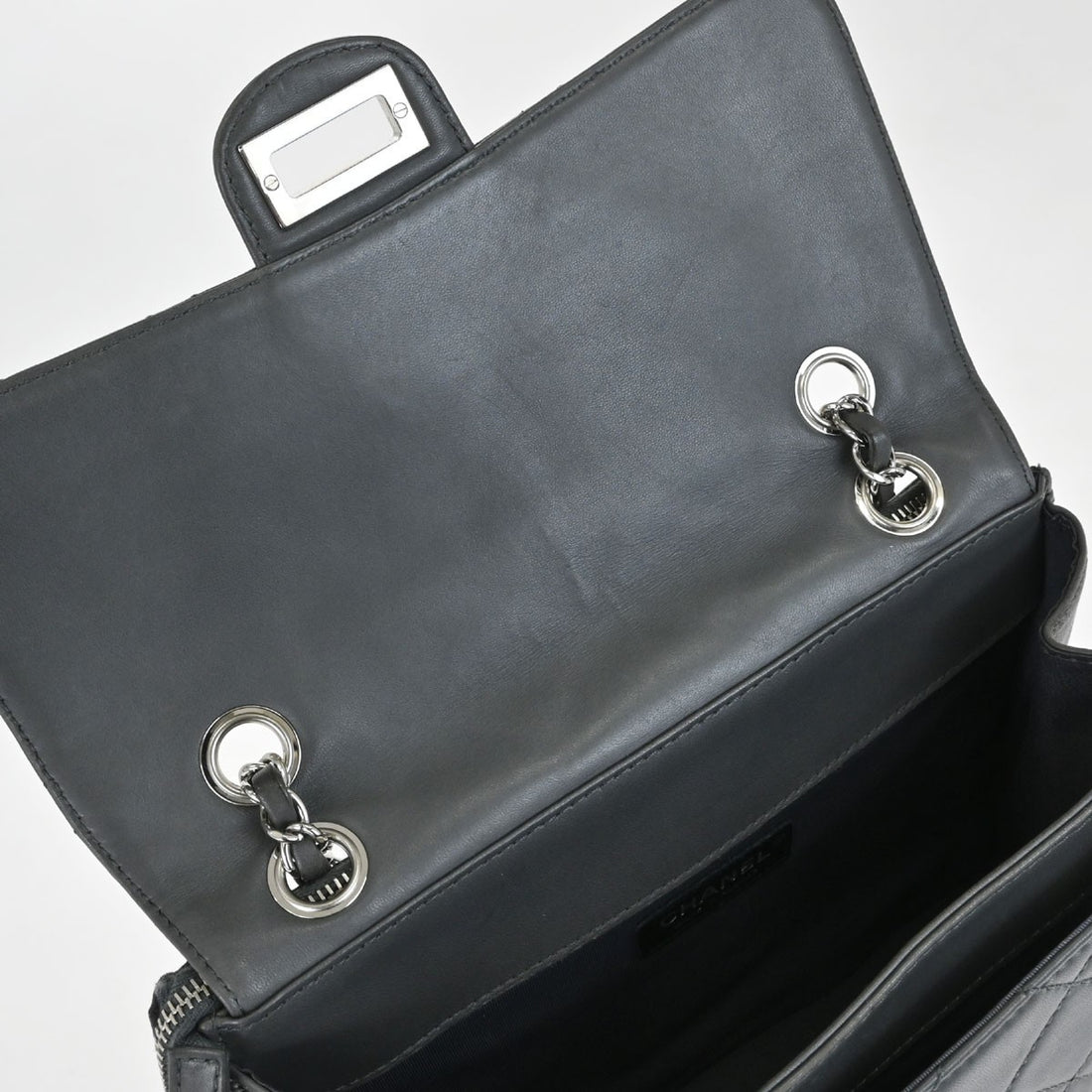 Chanel Mademoiselle Lock Reissue Flap in Pelle di Agnello Grigio Vintage