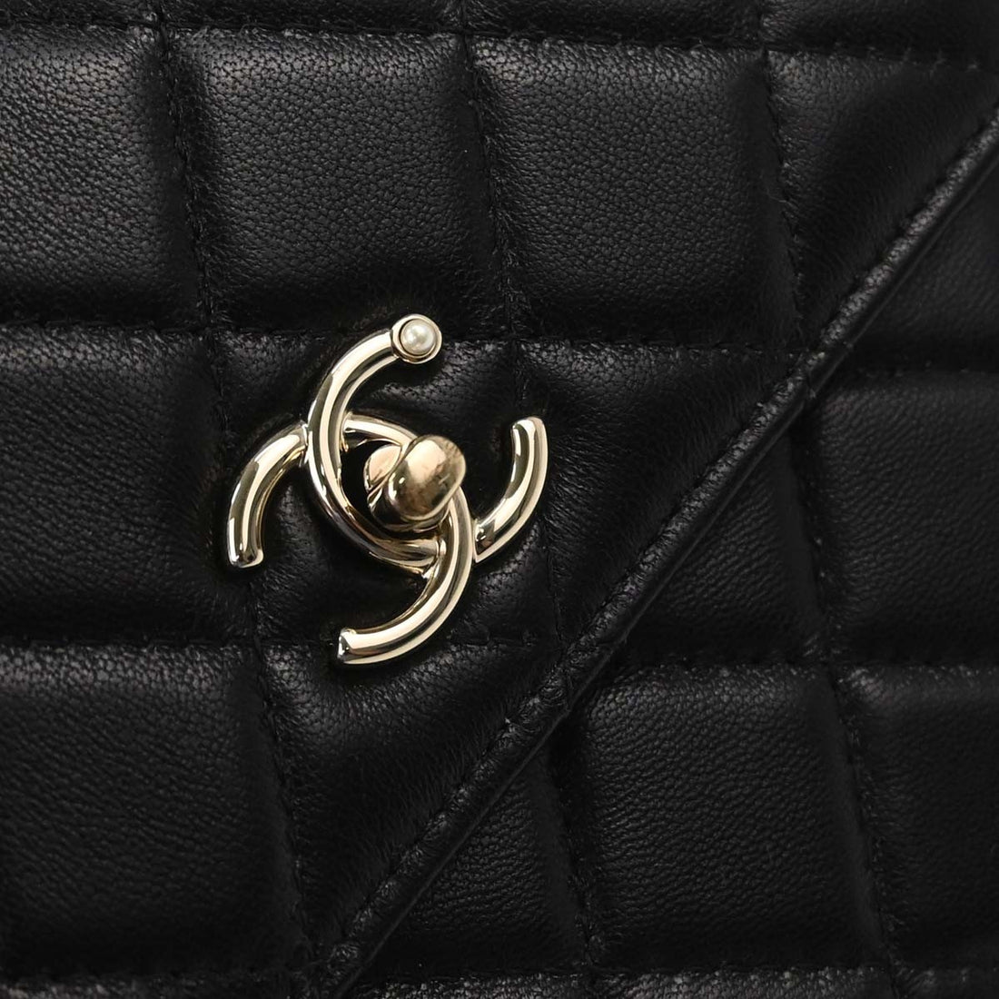Chanel Mini Coco Handle in Pelle di Agnello Nera Vintage