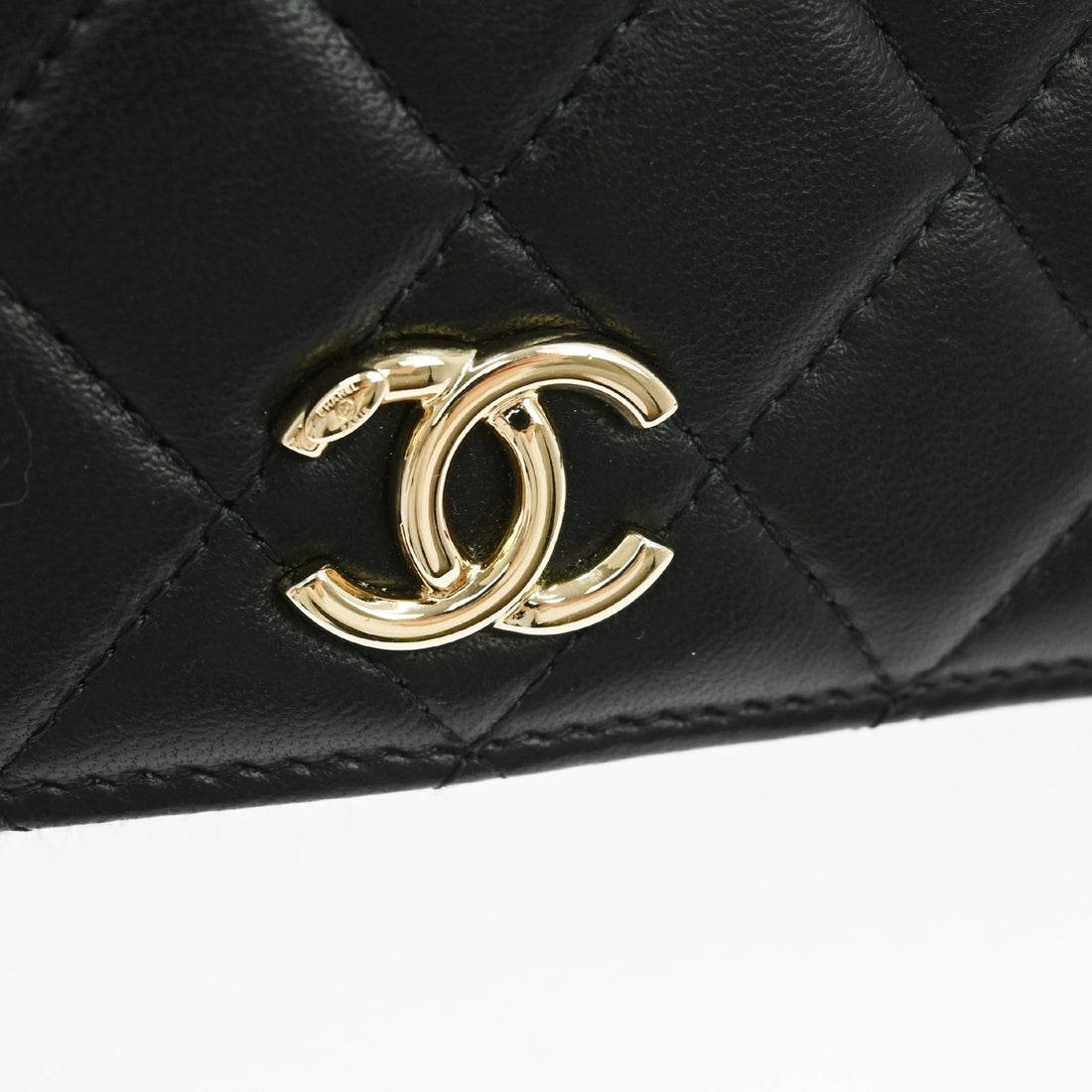 Chanel Phone Case con Catena in Pelle di Agnello Nero Vintage