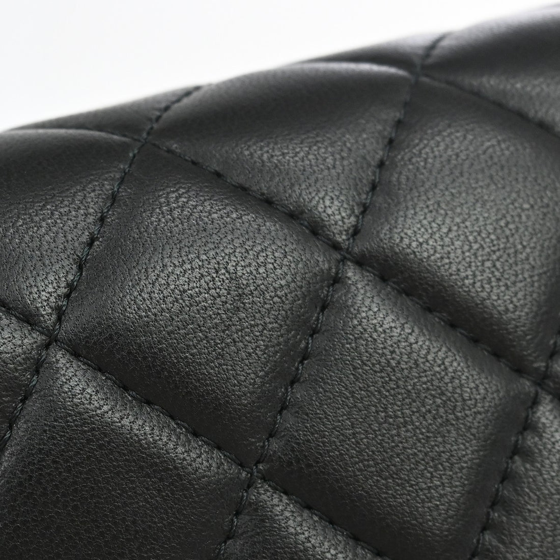 Chanel Phone Case con Catena in Pelle di Agnello Nero Vintage