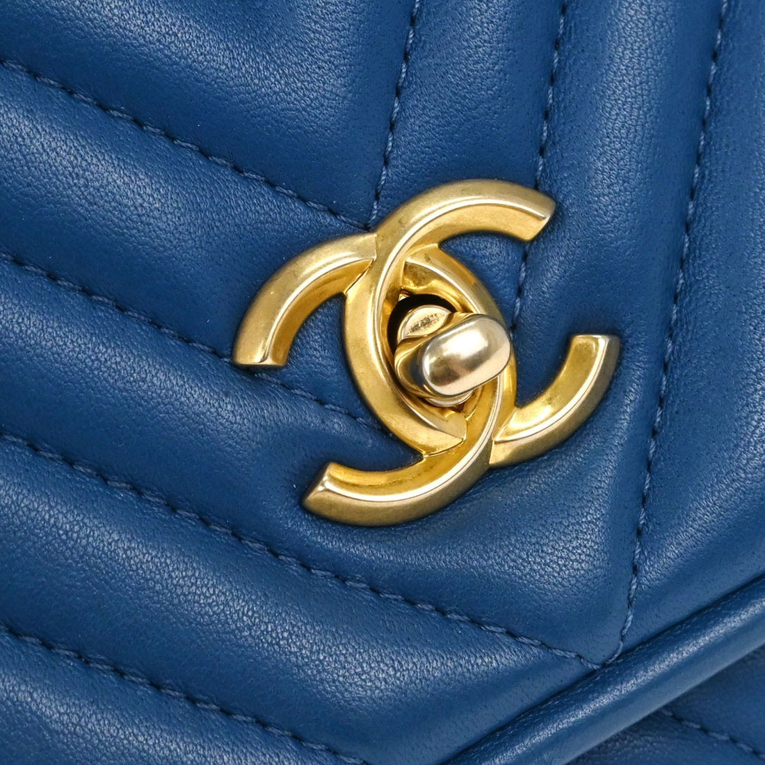 Chanel Top Handle Chevron 2way in Pelle di Agnello Blu Vintage