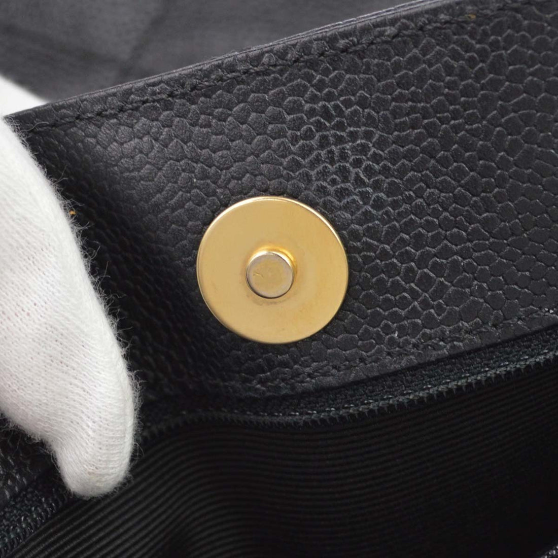 Chanel Tote con Catena in Pelle Caviar Nera Vintage