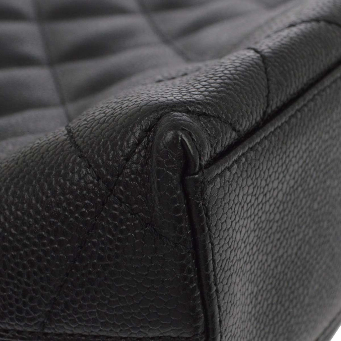 Chanel Tote con Catena in Pelle Caviar Nera Vintage