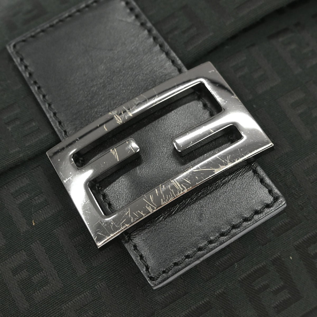 Fendi Borsa a Tracolla in Tela Zucchino Nero Vintage