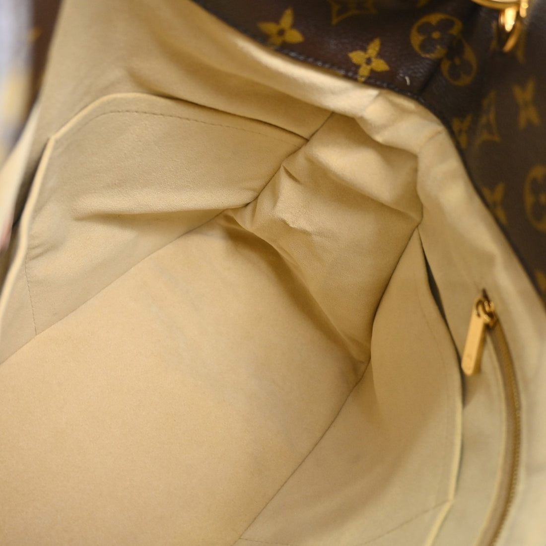 Louis Vuitton Artsy MM in Tela Monogram Vintage