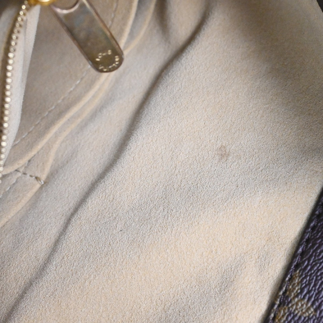 Louis Vuitton Artsy MM in Tela Monogram Vintage