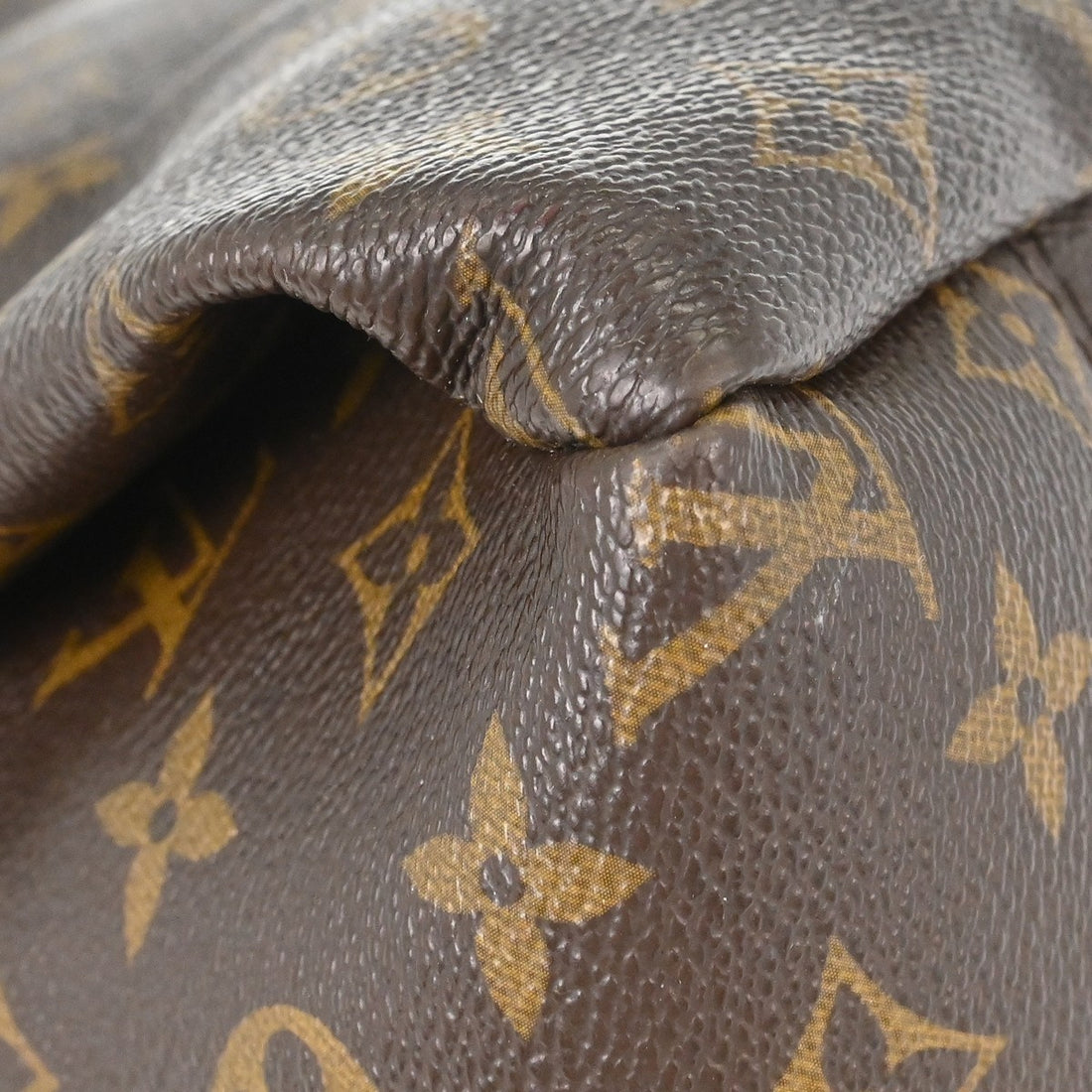 Louis Vuitton Artsy MM in Tela Monogram Vintage