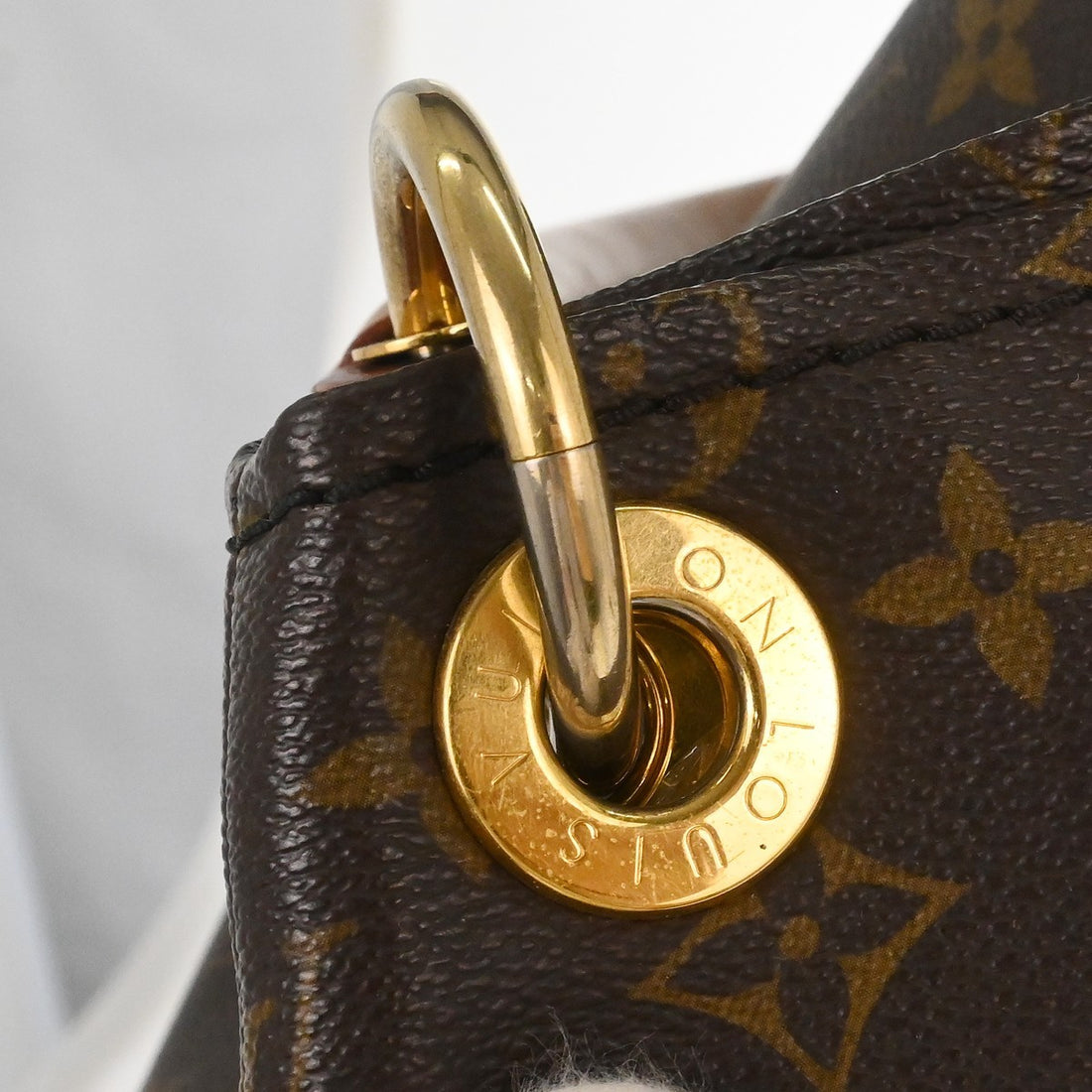 Louis Vuitton Artsy MM in Tela Monogram Vintage