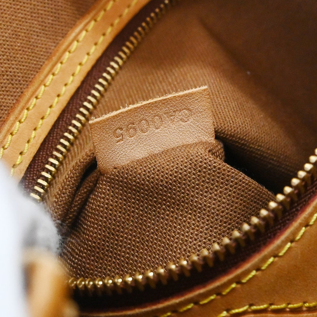Louis Vuitton Batignolles Verticale in Tela Monogram Vintage