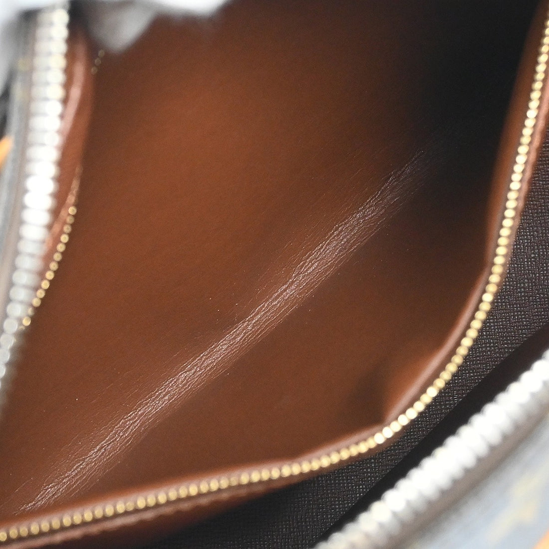 Louis Vuitton Nile Messenger in Tela Monogram Vintage