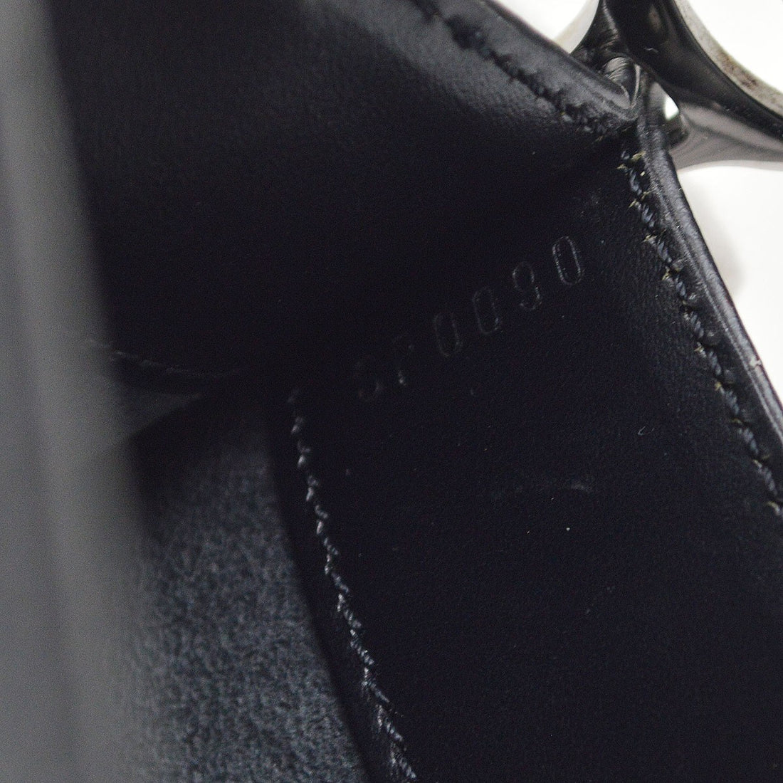 Louis Vuitton Pochette Demi-Lune in Pelle Epi Nero Vintage