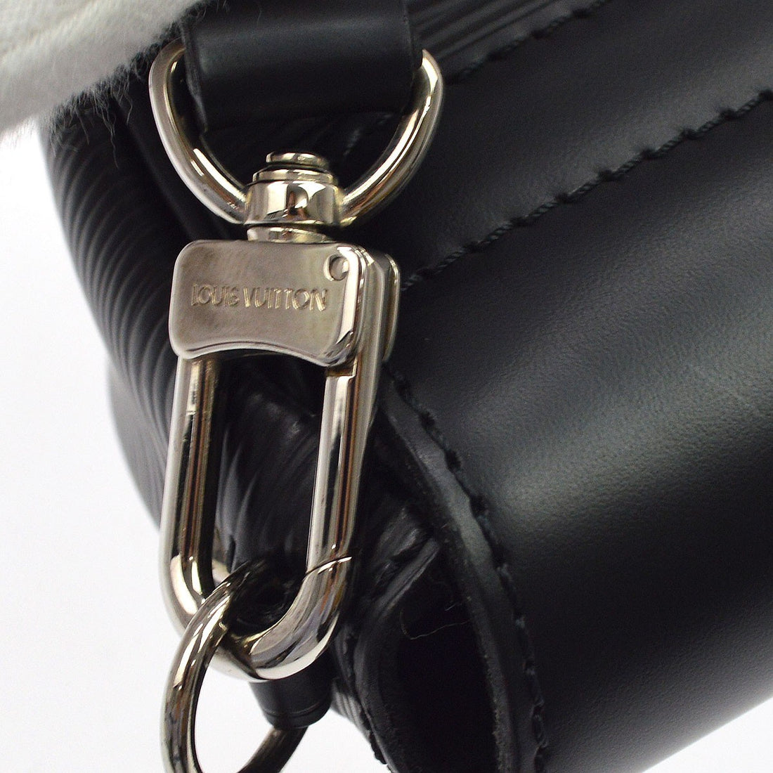 Louis Vuitton Pochette Montaigne in Pelle Epi Nera Vintage