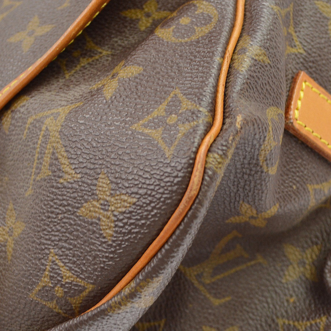 Louis Vuitton Saumur 35 in Tela Monogram Marrone Vintage
