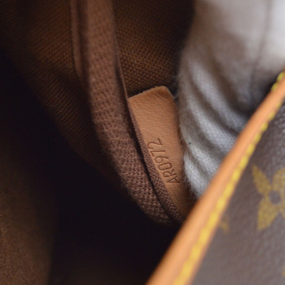 Louis Vuitton Saumur 35 in Tela Monogram Marrone Vintage