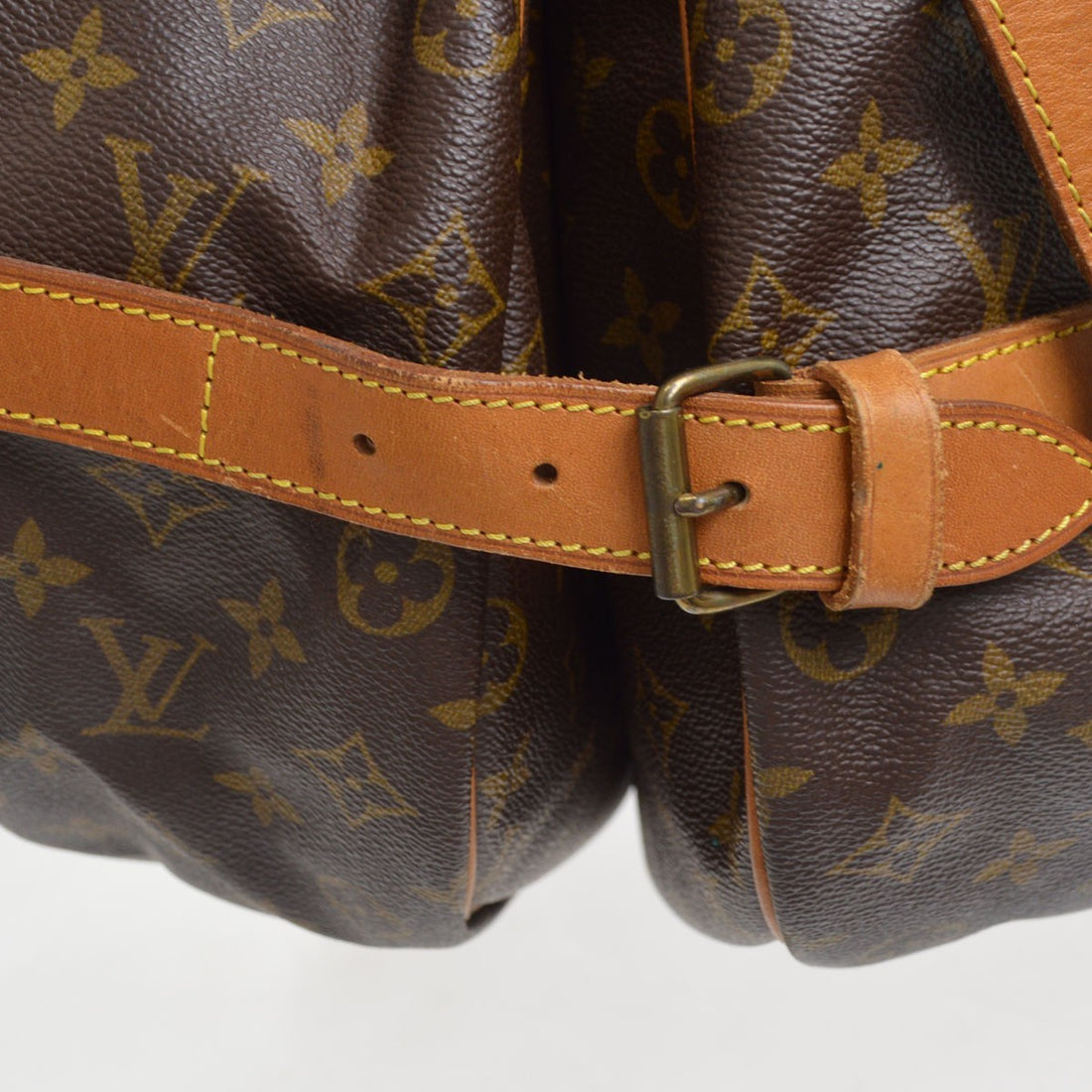 Louis Vuitton Saumur 43 in Tela Monogram Marrone Vintage