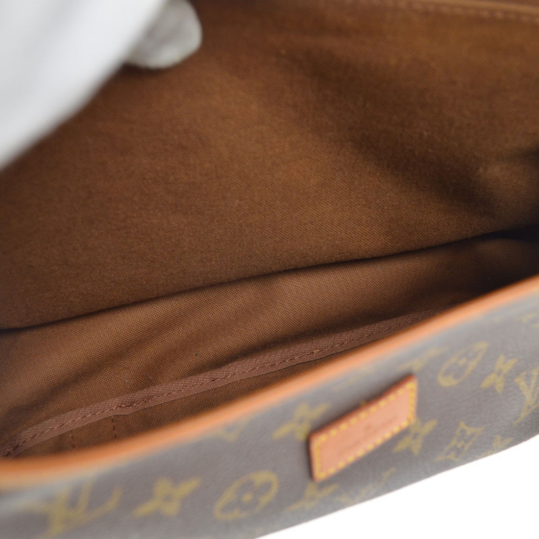 Louis Vuitton Saumur 43 in Tela Monogram Marrone Vintage